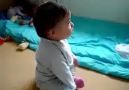 KURAN-I KERİM DİNLEYEN ÇOCUĞA BAKIN :)