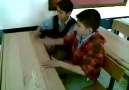 Kürt çocukları okulda şarkı söylüyor..SÜPER