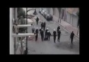 Kurtuluş'ta polis bir yurttaşı dakikalarca döverek gözaltına a...