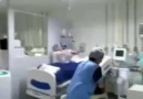 Lamentvel ver uma cena dessas em um hospital ainda mais dentro de uma UTI.