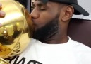 LeBron James'in yeni sevgilisi! Artık yatarken de kupayla yata...