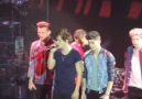 Liam, TMH sahnesinde Harry'nin pantolonunu indiriyor!