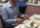 Los Adanas - Erzincanlı bir genç şırdan yemeye utanıyor...