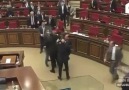 Mahluklar Haber - Ermenistan parlamentosunda kavga çıktı....