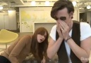 Matt ve Karen ''Doctor Who'' giriş müziğini söylüyor.