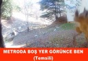 Metroda Boş Yer Görünce Ben (Temsili)