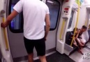 Metro İle Duraktan Durağa Koşarak Yarışan Eleman