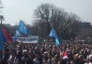 meydanına toplanan Müslümanlar Haçlı saldırısına karşı kıyamdaydı..