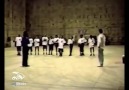 Michael Jackson assiste apresentação de grupo de dança (1993)