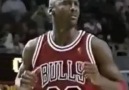 Michael Jordan'ın imza hareketi ''tek el şut fake'i''
