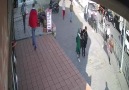 Milletin Adamı - Karaköy&biri sokak ortasında başörtülü...