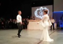 Milli Gururumuz Hakan Çalhanoğlu düğününde zeybek oynuyor... Muhteşemmm