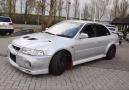 Mitsubishi Lancer Evo 6 ve bayan minik sürücü :)