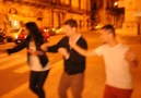 Modica'nin sokaklarinda Italyanlara Angara havasi oynatmak
