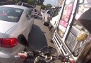 Motora Israrla Çarpan Adam