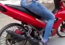 Motorsiklet Kullanmayı Öğrenen Kız