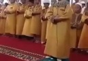 Ne güzel bir İmam ve onun tatlı cemaati.