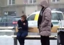 Norveç'te karda montsuz kalan çocuğa nasıl davrandılar