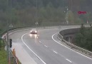NTV - Virajı dönemeyen otomobil TIRı köprüden attı Facebook