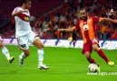 Olcan Adın'ın kendini attığı penaltı pozisyonu.
