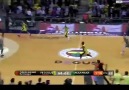 Önce Nunnally blokluyor sonra Sloukas üçlüğü yolluyor!