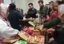Ordu Altınorduda Millet kıraathanesinde ücretsiz kek dağıtımı başladı.