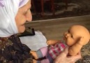 Oyuncak Bebeği Gerçek Zanneden Dünyalar Tatlısı Teyze