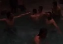 Oyuncularımız Galibiyetin Keyfini Havuzda Çıkardı