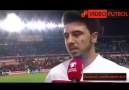 Ozan Tufan muhabirle röportaj yaparken Olcay Şahan koşarak çar...