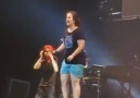 Paramore Fan Falls Down In Front Of Thousands - Band Lies Down...