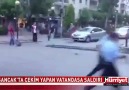 Polise Silah vermeyi unutmuşlar döner bıçağı ile dalıyor