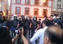 Polis Galata'da gazetecilere saldırdı