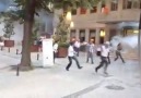 Polisin Gözü Önünde Satırlılar Halka Saldırıyor