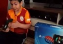 PS4 Tanıtımı Yaparken Heyecandan Osuran Çocuk