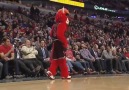 Rahat durmayan Chicago Bulls maskotu.