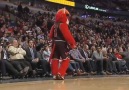 Rahat durmayan Chicago Bulls maskotu D D