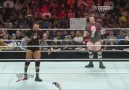 Randy Orton cümlesini unutuyor ve Sheamusa danışıyor