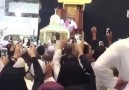 Reaction of the crowd as the Ka'bah door opens