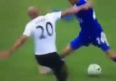 Riyad Mahrez est violent. Très violent.