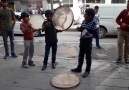 Rojger Bakur - Sokak sanatçısı Kürt çocuklardan iki kilo...