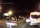 Rusyada trafikte meydana gelen bir kavga.