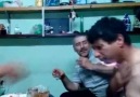 Rusya’da arkadaşı tarafından tutuşturulan vodkayı içen adam