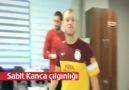 Sabri , Semih , Eboue ve diğer ünlülerin Sabit Kanca çılgınlığı:)