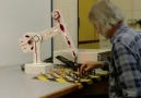 Satranç oynayan robot kol