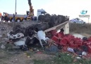 ŞEFTALİ YÜKLÜ KAMYON TAKLA ATTI: 1 ÖLÜ, 1 YARALI