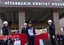 Şehidini uğurlayan vatan yürekli bacımız...