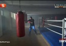 Serdar Mert'in Kickbox Salonunda Antreman Yaptığı Sahne..