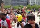 Şikago'da Toplanan Yüzlerce İnsan Pokemon Şarkısını Aynı Anda ...