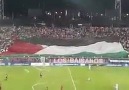 Şilide bir futbol maçı sırasında dev bir Filistin bayrağı açıldı.