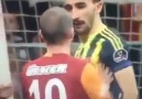 Sneijder F.Bahçeli oyunculara kafa tutuyor